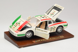 Ferrari Testarossa Italia 90 White Bburago 1:18 3059-W1 Diecast - image 3 of 8