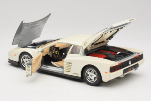 Ferrari Testarossa White Bburago 1:18 3019-W1 Diecast - image 5 of 8