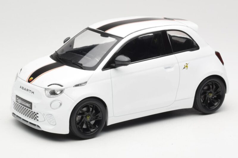 Abarth 500e White IXO 1:18 MCG18497 Diecast