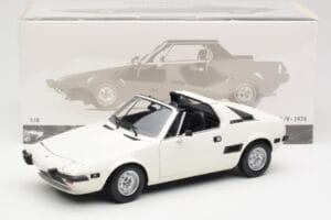 Fiat X1/9 White Minichamps 1:18 100121685 Diecast - image 8 of 8