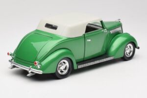 Ford Convertible Green Road Signature 1:18 92239 Diecast - image 3 of 8