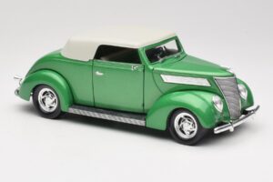 Ford Convertible Green Road Signature 1:18 92239 Diecast - image 6 of 8