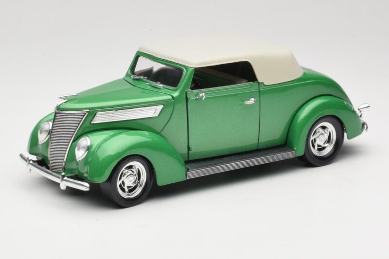 Ford Convertible Green Road Signature 1:18 Ford Convertible Green Road Signature 1:18 92239 Diecast