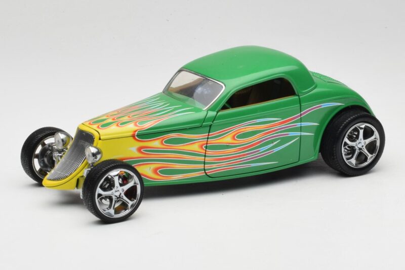 Ford Coupe Green with Fire Road Signature 1:18 30109 Diecast