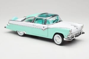 Ford Crown Victoria Seafoam Green & White Road Legends 1:18 92138 Diecast - image 5 of 7