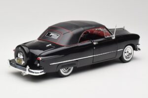 Ford Deluxe Cabriolet Black Maisto 1:18 31681 Diecast - image 3 of 8