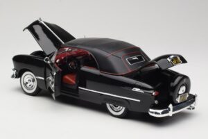 Ford Deluxe Cabriolet Black Maisto 1:18 31681 Diecast - image 5 of 8