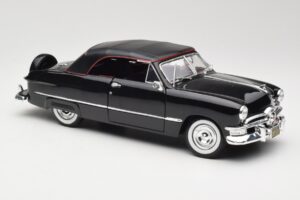 Ford Deluxe Cabriolet Black Maisto 1:18 31681 Diecast - image 6 of 8