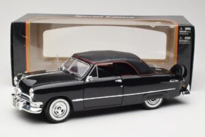 Ford Deluxe Cabriolet Black Maisto 1:18 31681 Diecast - image 8 of 8