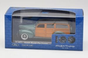 Ford Deluxe Woody Forest Green Minichamps 1:43 FORD20002 Diecast - image 4 of 4