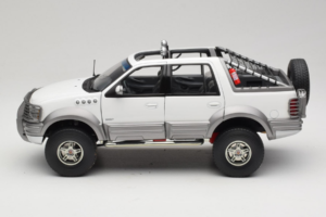 Ford Expedition Himalaya White AUTOart 1:18 72781 Diecast - image 4 of 8