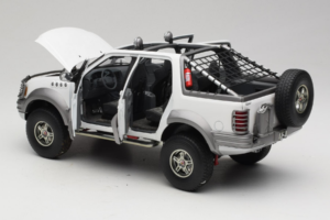 Ford Expedition Himalaya White AUTOart 1:18 72781 Diecast - image 5 of 8