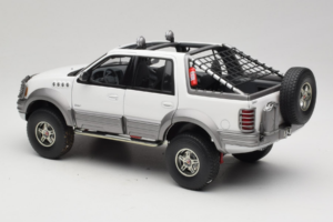 Ford Expedition Himalaya White AUTOart 1:18 72781 Diecast - image 7 of 8