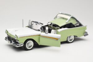 Ford Fairlane Skyliner Green & White Sun Star 1:18 FORD003 Diecast - image 2 of 9