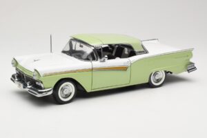 Ford Fairlane Skyliner Green & White Sun Star 1:18 FORD003 Diecast - image 3 of 9