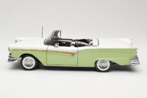 Ford Fairlane Skyliner Green & White Sun Star 1:18 FORD003 Diecast - image 5 of 9