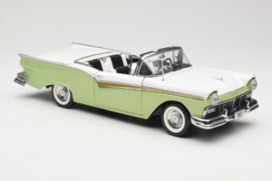Ford Fairlane Skyliner Green & White Sun Star 1:18 FORD003 Diecast - image 7 of 9