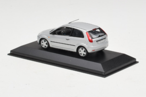 Ford Fiesta Mk5 2-Door Silver Minichamps 1:43 FIESTA003 Diecast - image 3 of 4