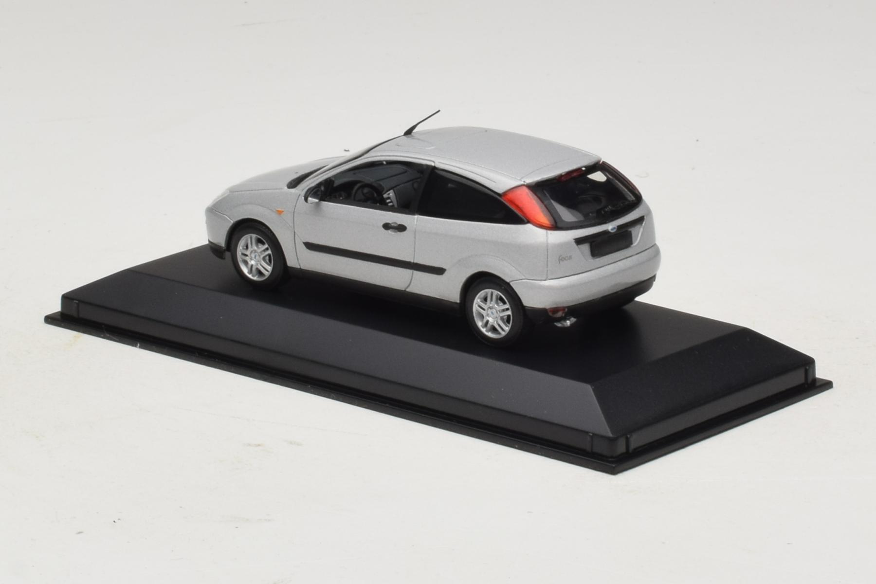 Minichamps Ford Focus Mk1 3-Door 1:43 Diecast Silver