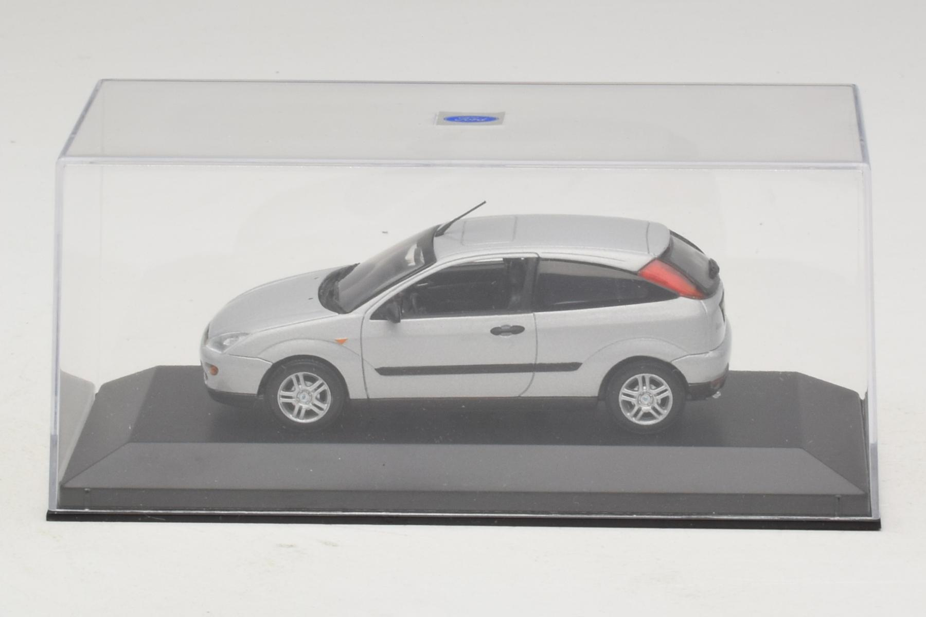 Minichamps Ford Focus Mk1 3-Door 1:43 Diecast Silver