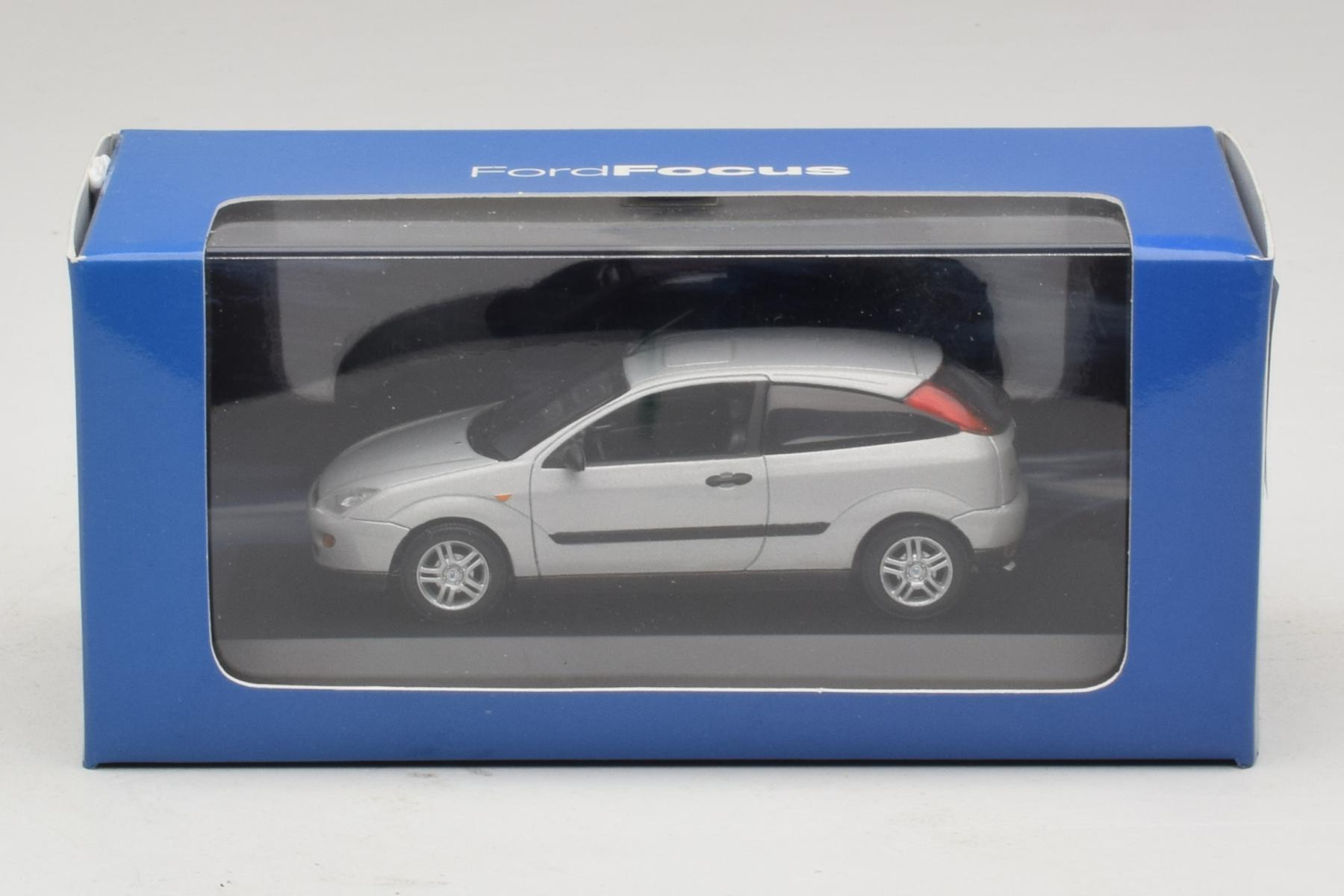 Minichamps Ford Focus Mk1 3-Door 1:43 Diecast Silver