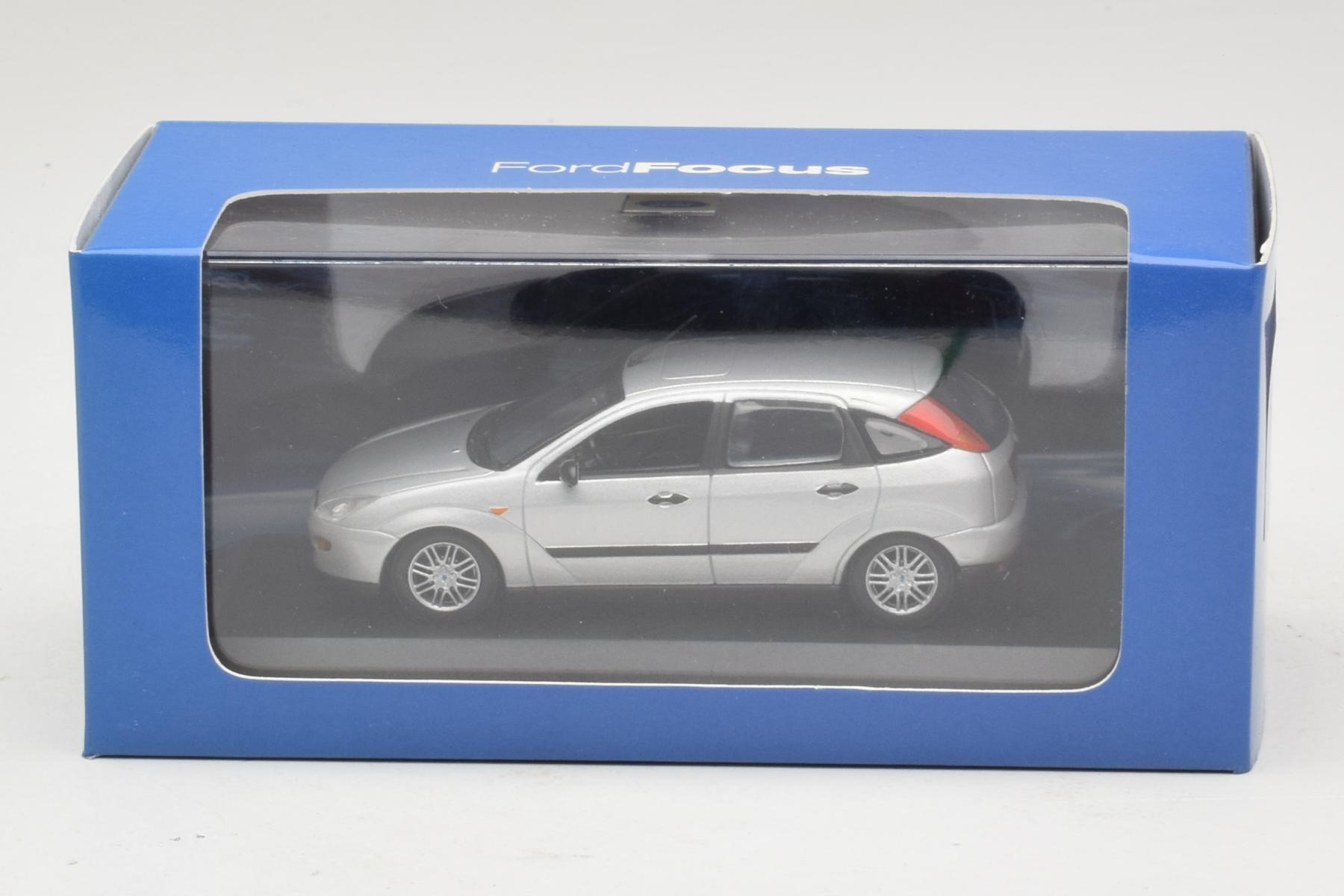 Ford Focus Mk1 Silver Minichamps 1:43
