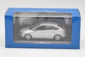 Ford Focus Mk2 Moondust Silver Minichamps 1:43 FOCUS002 Diecast - image 4 of 4