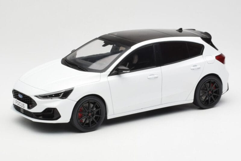 Ford Focus ST Mk4 Frozen White MCG 1:18 MCG18453 Diecast