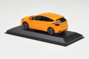 Ford Focus ST Mk3 Tangerine Scream Minichamps 1:43 FOCUS001 Diecast - image 3 of 4