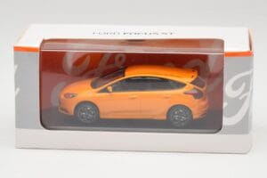 Ford Focus ST Mk3 Tangerine Scream Minichamps 1:43 FOCUS001 Diecast - image 4 of 4