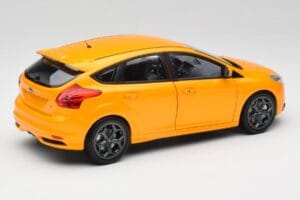 Ford Focus ST Mk2 Tangerine Scream Minichamps 1:18 110082005 Diecast - image 3 of 8