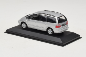 Ford Galaxy Mk2 Silver Minichamps 1:43 GALAXY001 Diecast - image 3 of 4