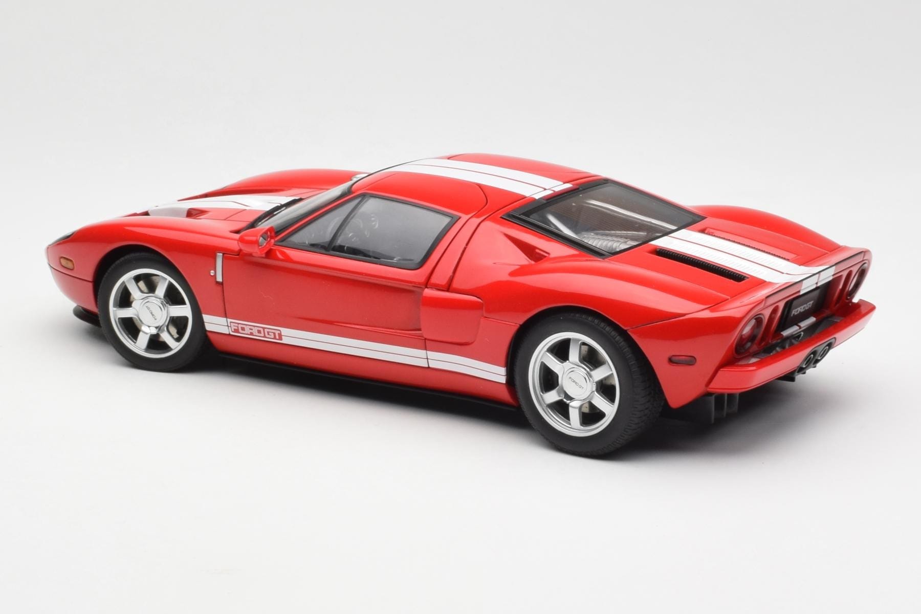 AUTOart Ford GT 1:18 Diecast Red 2004 Supercar