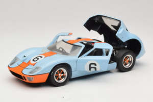 Ford GT40 Gulf #6 J. Ickx / J. Oliver 24 Hours of Le Mans 1969 Revell 1:18 48824 Diecast - image 2 of 8