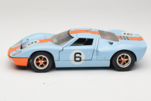 Ford GT40 Gulf #6 J. Ickx / J. Oliver 24 Hours of Le Mans 1969 Revell 1:18 48824 Diecast - image 4 of 8