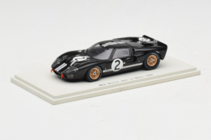 Ford GT40 Mk II #2 B. McLaren / C. Amon Shelby American Winner 24 Hours of Le Mans 1966 Spark 1:43 43LM66-O1 Resin - image 2 of 4