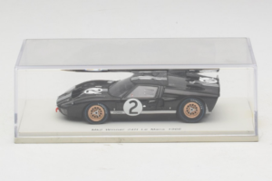 Ford GT40 Mk II #2 B. McLaren / C. Amon Shelby American Winner 24 Hours of Le Mans 1966 Spark 1:43 43LM66-O1 Resin - image 4 of 4