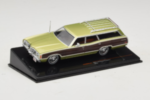Ford LTD Country Squire Green Bronze IXO 1:43 CLC608N Diecast - image 2 of 5