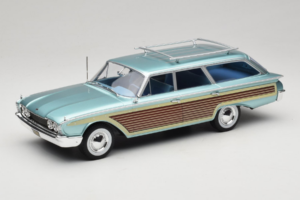 Ford Country Squire Blue MCG 1:18 MCG18049 Diecast