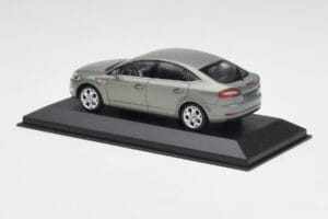 Ford Mondeo Mk3 Sedan Grey Metallic Minichamps 1:43 IND403086003 Diecast - image 3 of 4