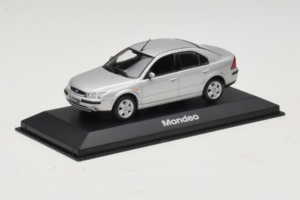 Ford Mondeo Mk3 Sedan Silver Minichamps 1:43 MONDEO005 Diecast - image 2 of 4