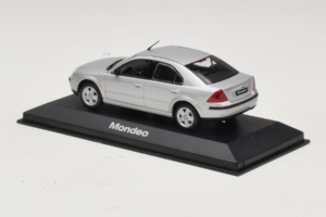Ford Mondeo Mk3 Sedan Silver Minichamps 1:43 MONDEO005 Diecast - image 3 of 4