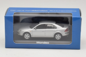 Ford Mondeo Mk3 Sedan Silver Minichamps 1:43 MONDEO005 Diecast - image 4 of 4