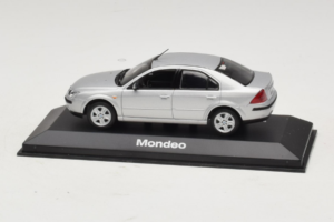 Ford Mondeo Mk3 Sedan Silver Minichamps 1:43 MONDEO005 Diecast