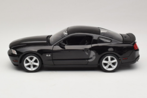 Ford Mustang GT Black Drive Movie GreenLight 1:18 13609 Diecast - image 4 of 8