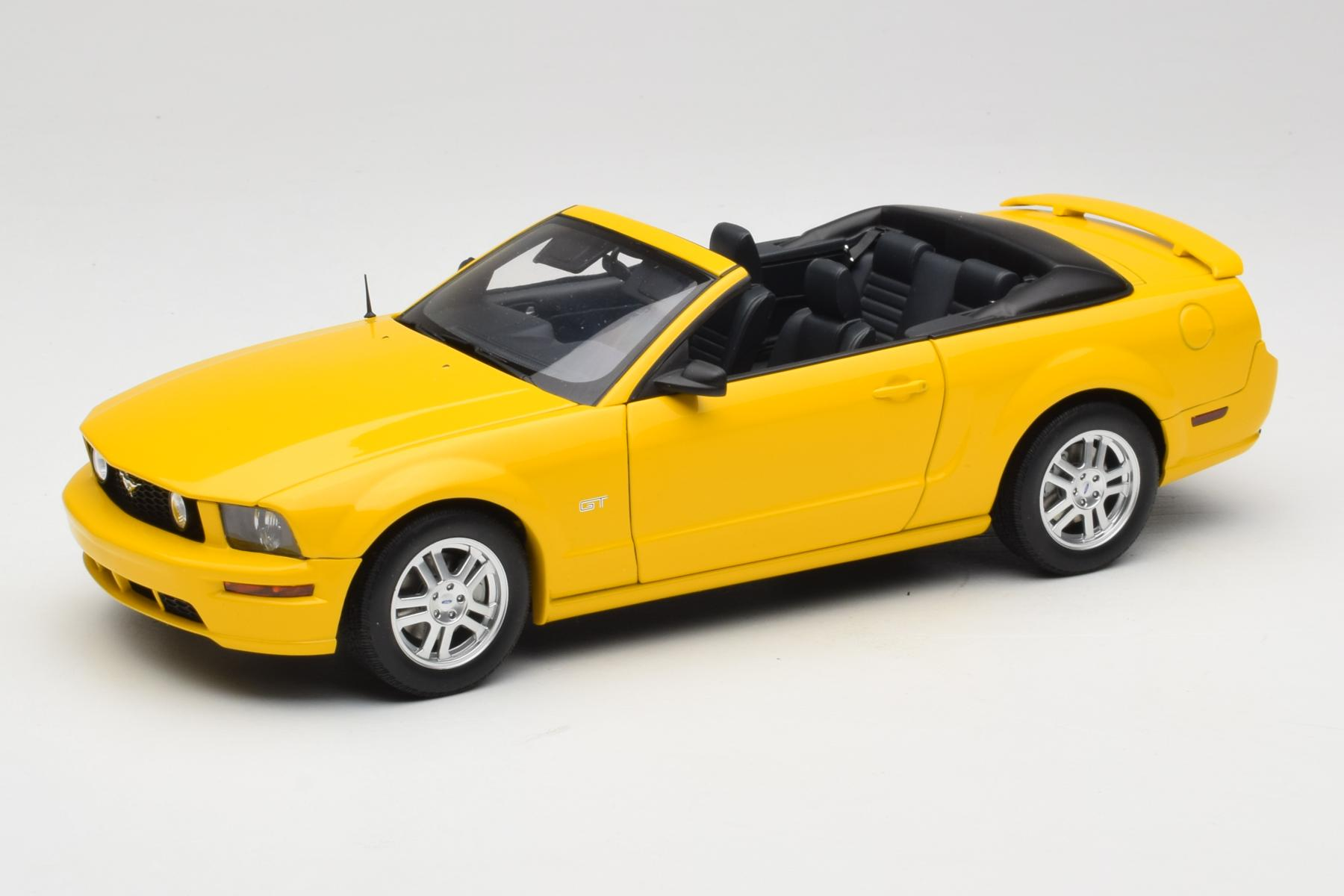 AUTOart Ford Mustang GT S197 1:18 Screaming Yellow
