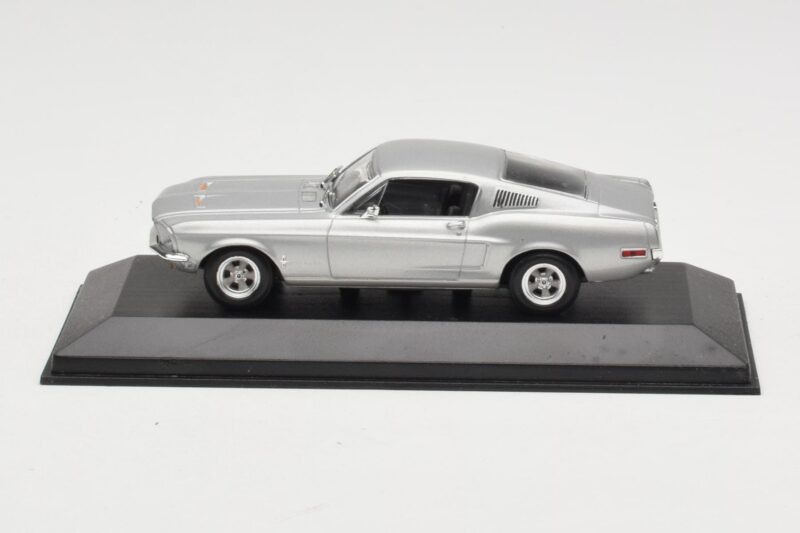 Ford Mustang GT Silver Minichamps 1:43 FORD001 Diecast