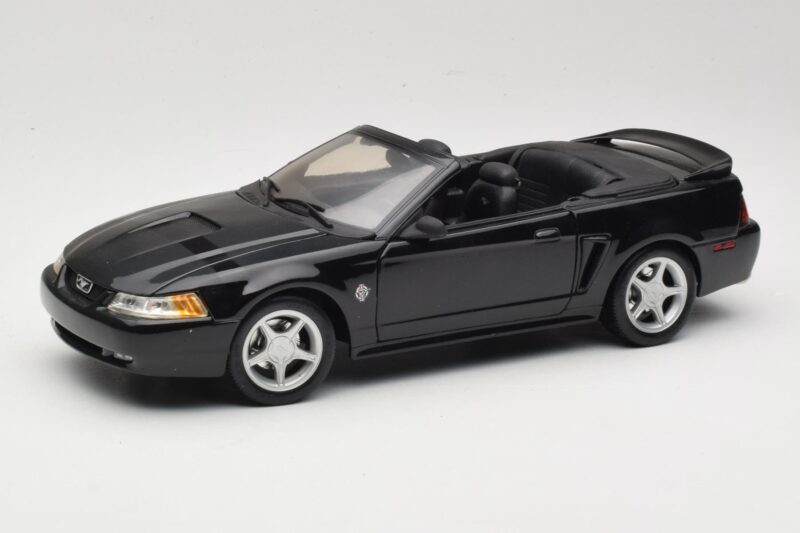 Ford Mustang GT SN95 Convertible Black Maisto 1:18 Ford Mustang GT SN95 Convertible Black Maisto 1:18 50328 Diecast