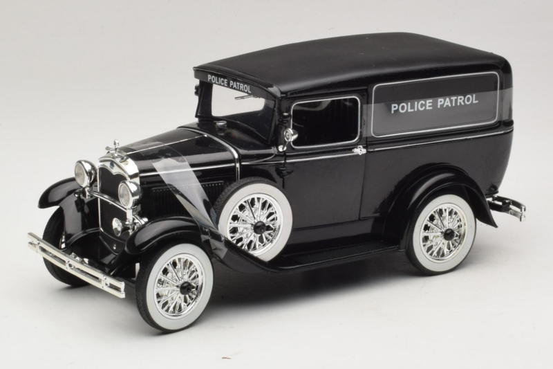Ford Panel Car Police Patrol Signature Models 1:18 18143 Diecast