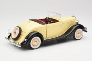 Ford Roadster Dearborn Yellow Solido 1:18 8008 Diecast - image 3 of 8